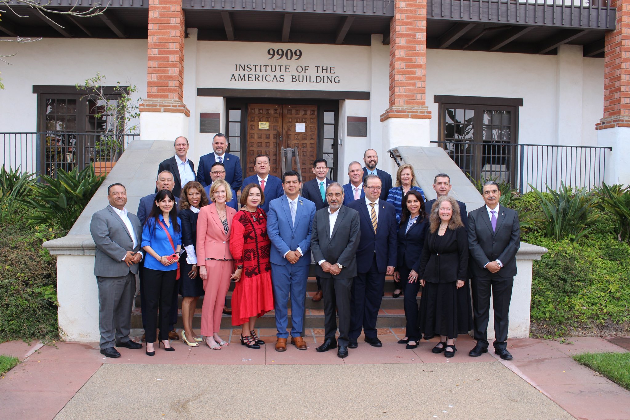  UdeG fortalece vínculos en foro de universidades y colegios California–México